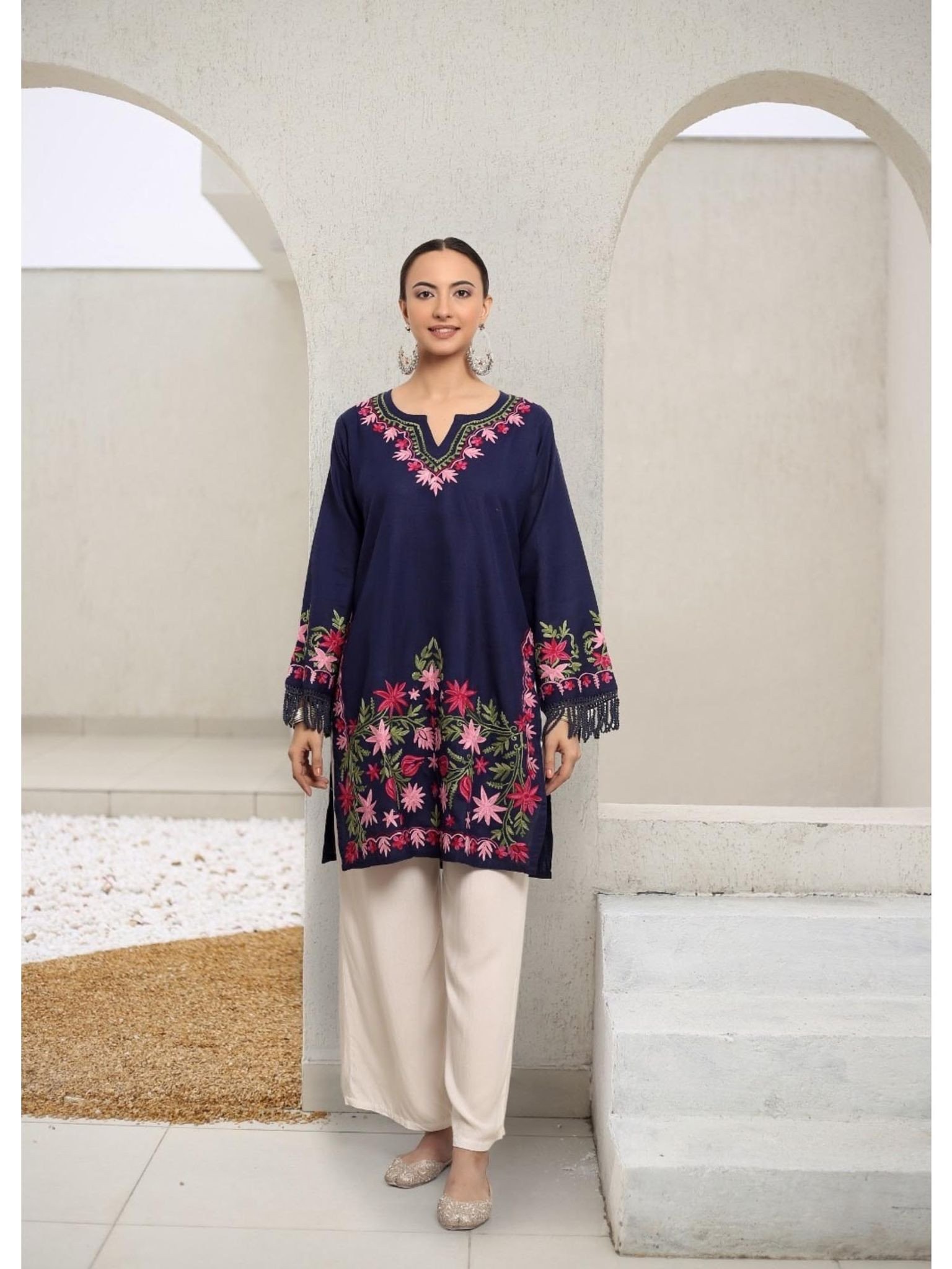 Kactto Kashmiri Long Kurta - Navy Blue
